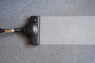 cleaning dust using vacuum cleaner